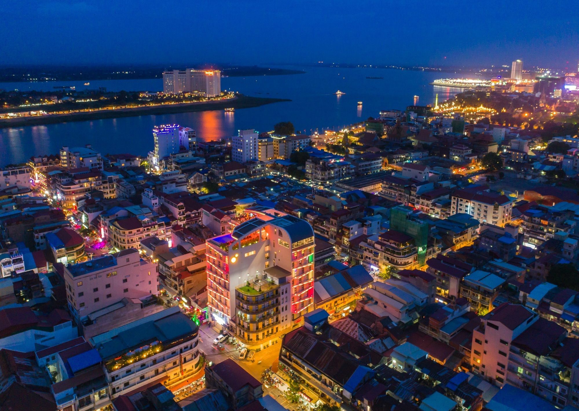 Sun & Moon, Urban Hotel Phnom Penh Zewnętrze zdjęcie